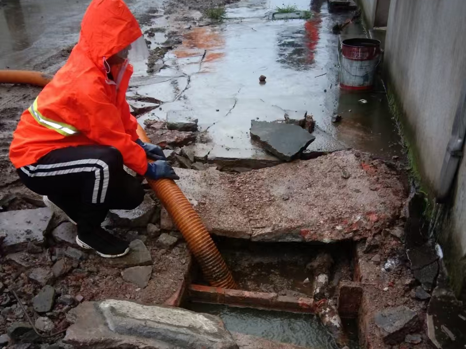 汉阳专业清理污水池 炜誉市政以规范流程守护城市 “肠道”