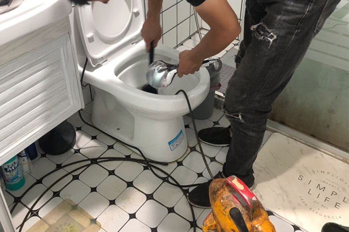 汉阳马桶堵塞自己疏通还是找师傅?专业上门服务让你省时更省心